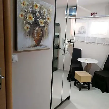 Palataki Apartment Míloi